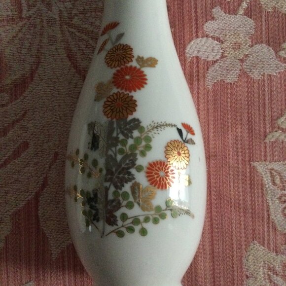Beautiful porcelain vase floral 8" made in Taiwan - Picture 5 of 7